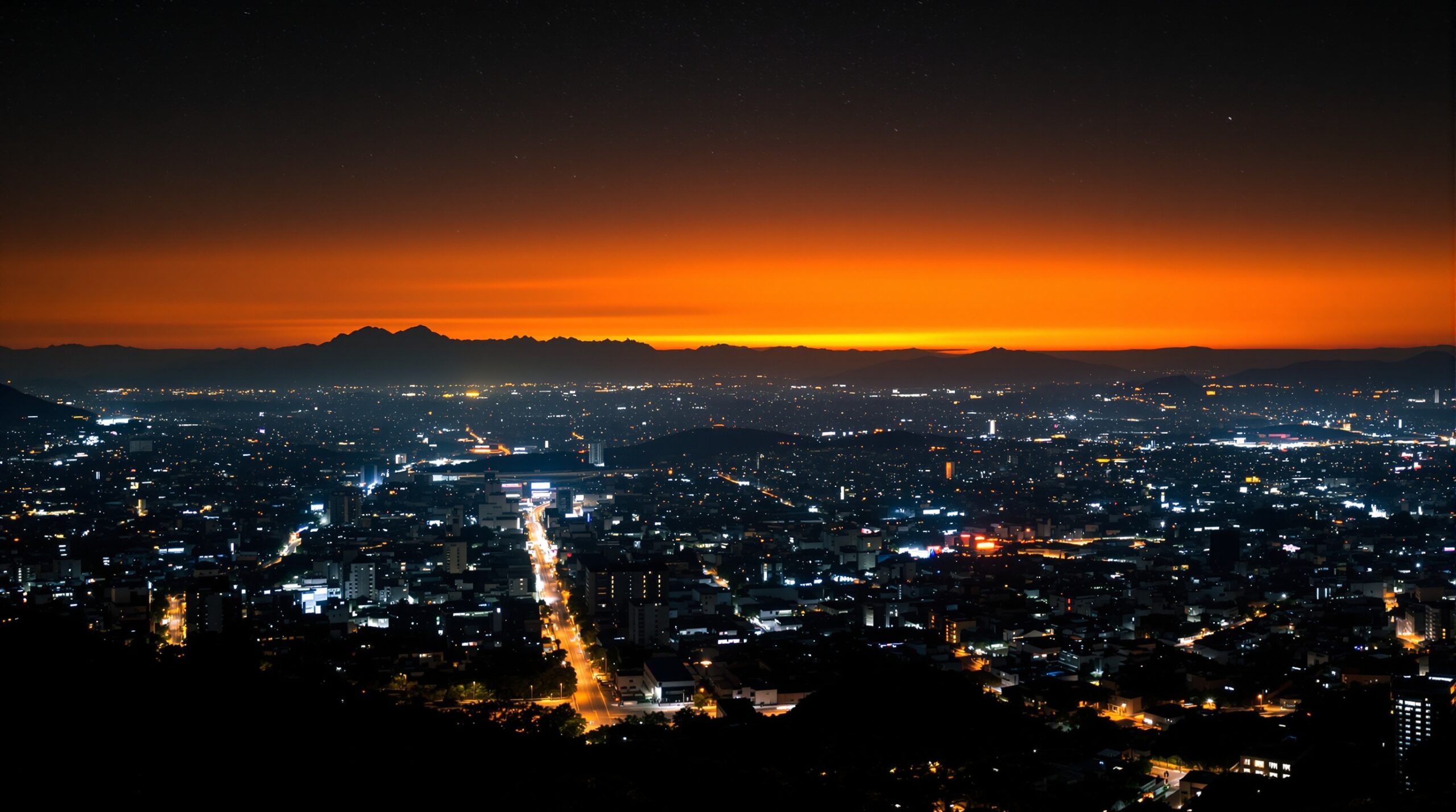 Poluição luminosa sobre cidade brasileira à noite